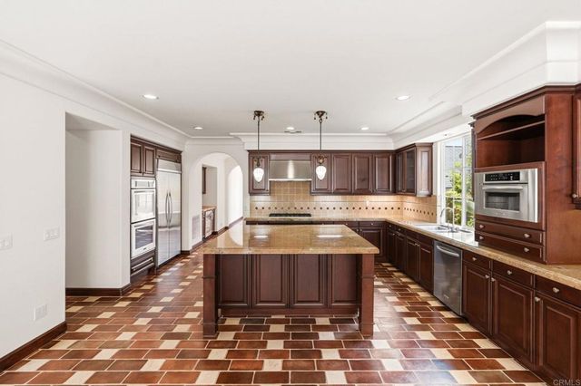 15616 New Park Terrace, San Diego, CA 92127