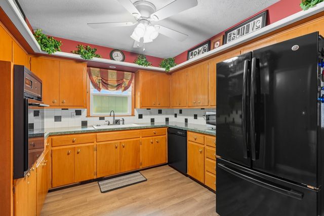 1871 E Shamrock Circle, Springfield, MO 65804