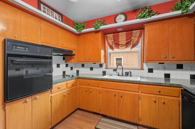 1871 E Shamrock Circle, Springfield, MO 65804