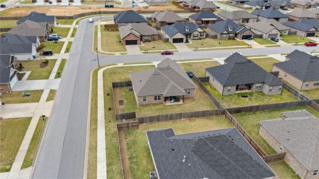 924 Laux Lane, Pea Ridge, AR 72751