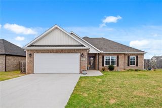 924 Laux Lane, Pea Ridge, AR 72751
