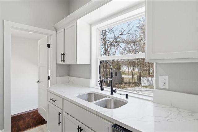 406 E Forest Street, Harrisonville, MO 64701