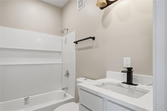 406 E Forest Street, Harrisonville, MO 64701