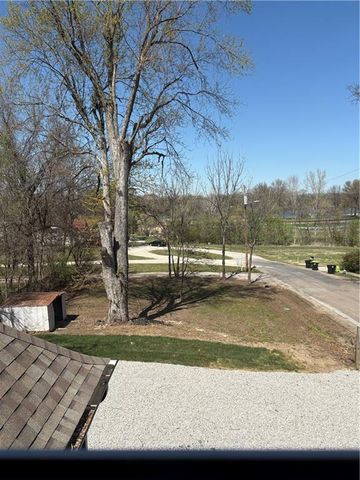 406 E Forest Street, Harrisonville, MO 64701