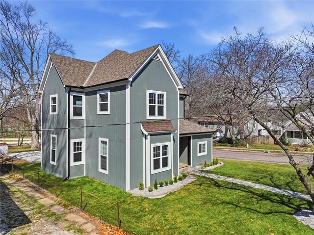 406 E Forest Street, Harrisonville, MO 64701