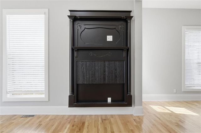 406 E Forest Street, Harrisonville, MO 64701