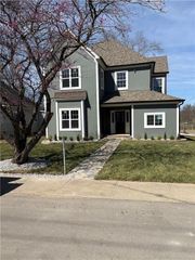 406 E Forest Street, Harrisonville, MO 64701