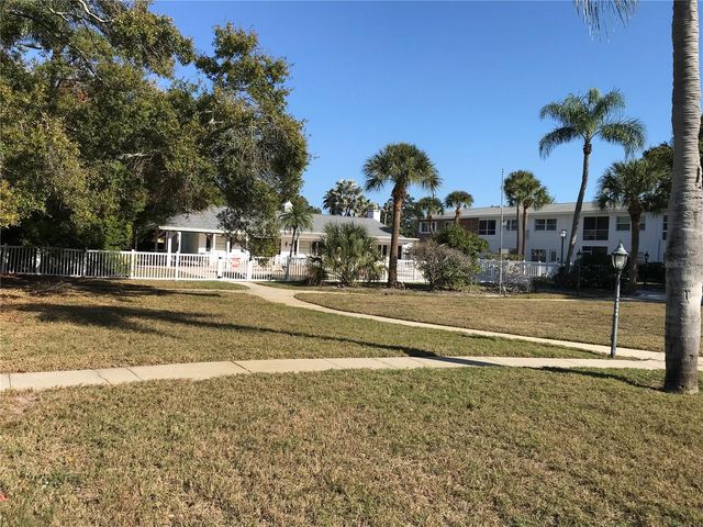 121 BRANDY WINE DRIVE 121, Largo, FL 33771