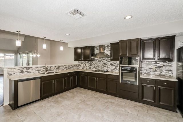 12723 Ashford Knoll Drive, Houston, TX 77082