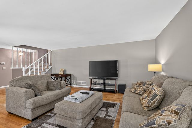 818 Bonnie Lane, Peotone, IL 60468