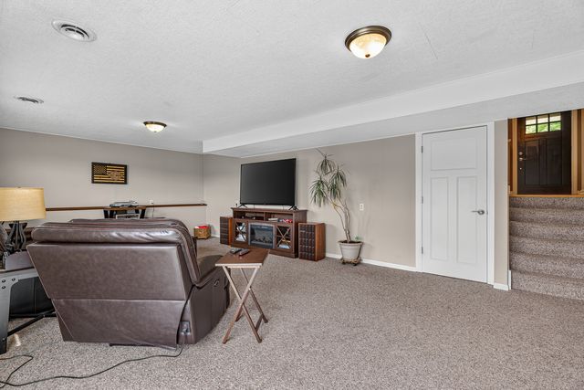 818 Bonnie Lane, Peotone, IL 60468