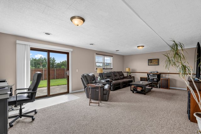 818 Bonnie Lane, Peotone, IL 60468