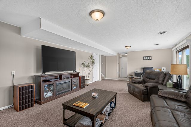 818 Bonnie Lane, Peotone, IL 60468