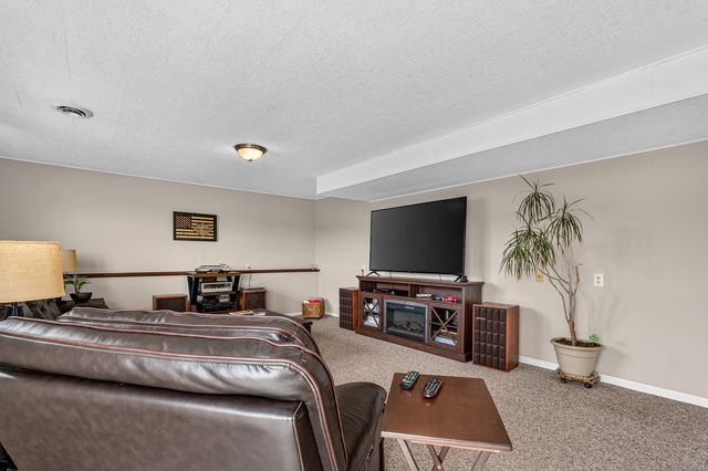 818 Bonnie Lane, Peotone, IL 60468