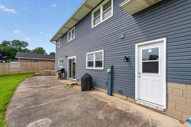 818 Bonnie Lane, Peotone, IL 60468