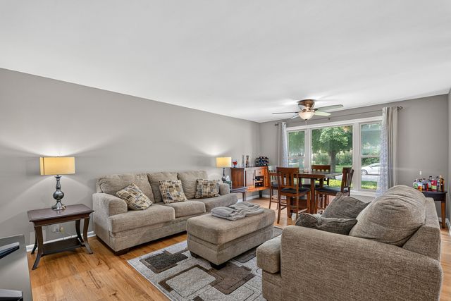 818 Bonnie Lane, Peotone, IL 60468