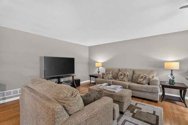 818 Bonnie Lane, Peotone, IL 60468