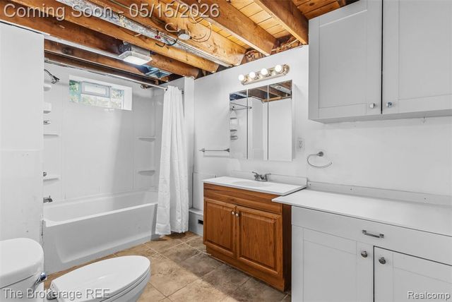 6430 Cloverton Drive, Waterford, MI 48329