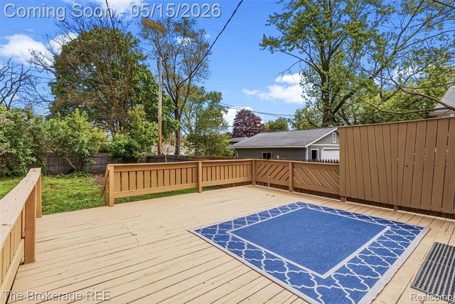 6430 Cloverton Drive, Waterford, MI 48329