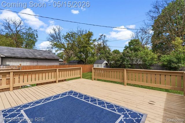 6430 Cloverton Drive, Waterford, MI 48329