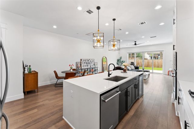 820 E 24th Street, Houston, TX 77009