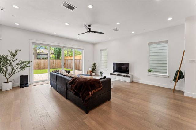 820 E 24th Street, Houston, TX 77009