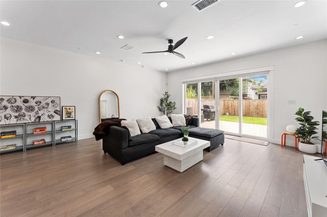 820 E 24th Street, Houston, TX 77009