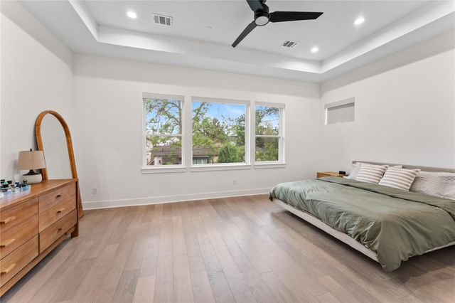 820 E 24th Street, Houston, TX 77009