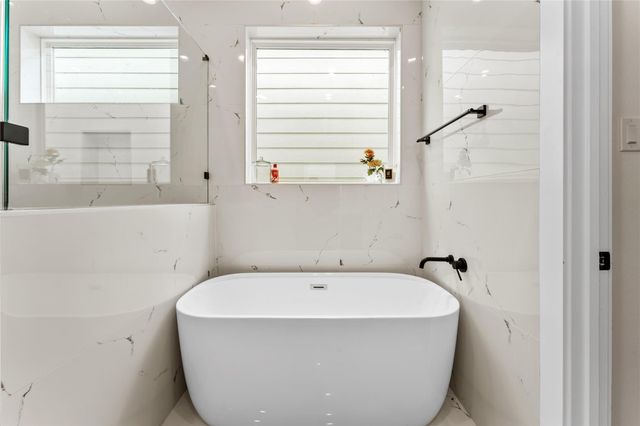 820 E 24th Street, Houston, TX 77009