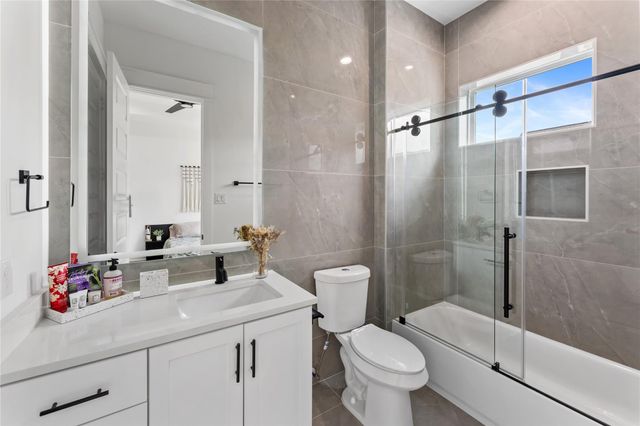 820 E 24th Street, Houston, TX 77009