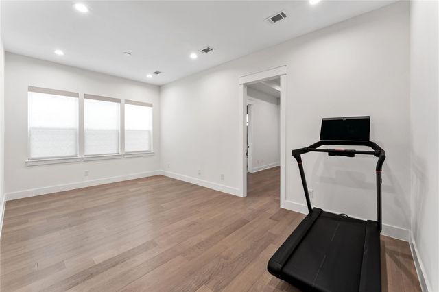 820 E 24th Street, Houston, TX 77009