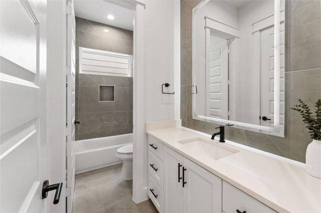 820 E 24th Street, Houston, TX 77009