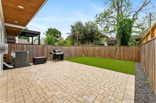 820 E 24th Street, Houston, TX 77009