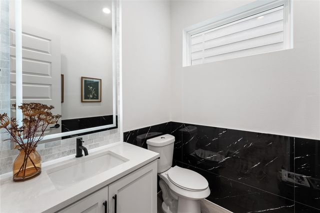 820 E 24th Street, Houston, TX 77009