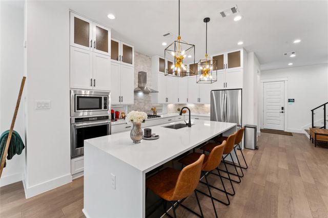 820 E 24th Street, Houston, TX 77009