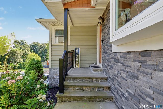 150 Suzanne Circle, Trumbull, CT 06611
