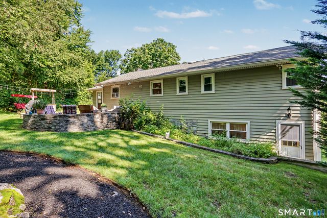 150 Suzanne Circle, Trumbull, CT 06611