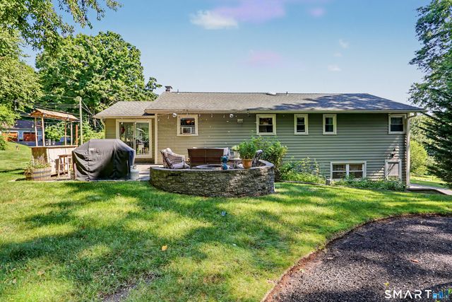 150 Suzanne Circle, Trumbull, CT 06611