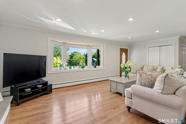 150 Suzanne Circle, Trumbull, CT 06611