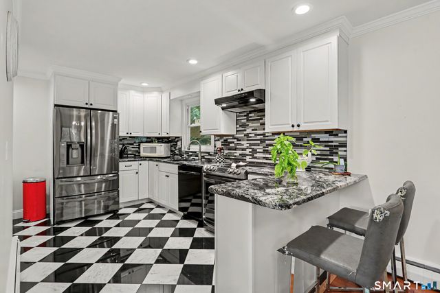 150 Suzanne Circle, Trumbull, CT 06611
