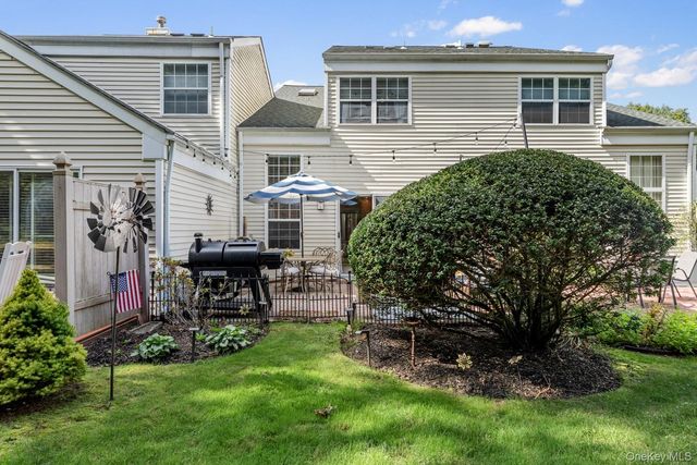 75 Fox Court, Manorville, NY 11949