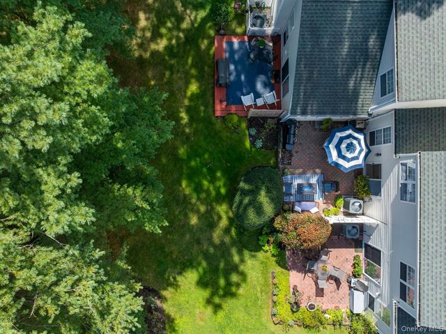 75 Fox Court, Manorville, NY 11949
