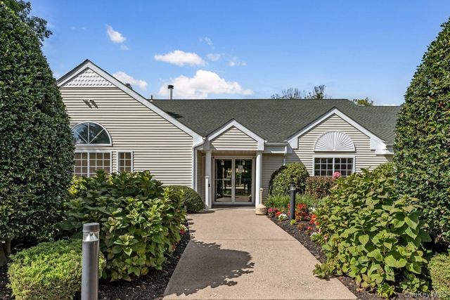 75 Fox Court, Manorville, NY 11949