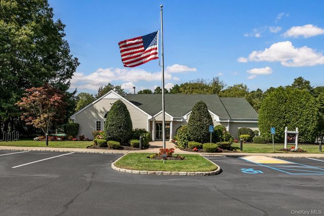 75 Fox Court, Manorville, NY 11949