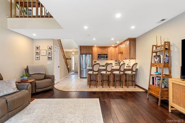75 Fox Court, Manorville, NY 11949