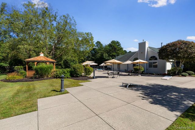 75 Fox Court, Manorville, NY 11949