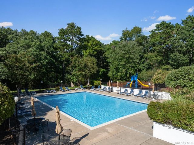 75 Fox Court, Manorville, NY 11949