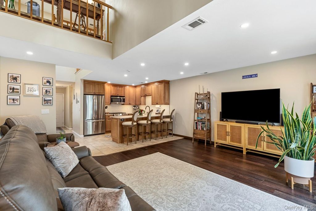 75 Fox Court, Manorville, NY 11949