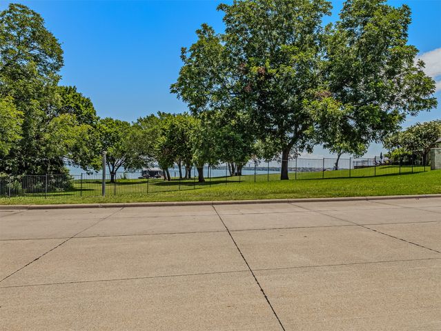 9301 Nottingham Court, Rowlett, TX 75088