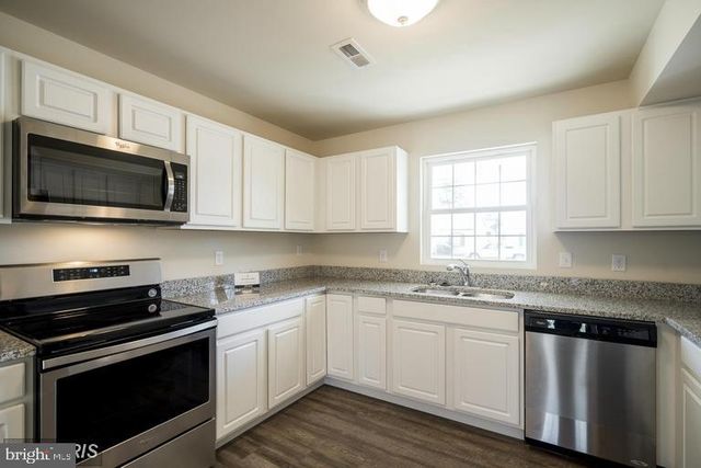 208 BEND FARM RD, Fredericksburg, VA 22408